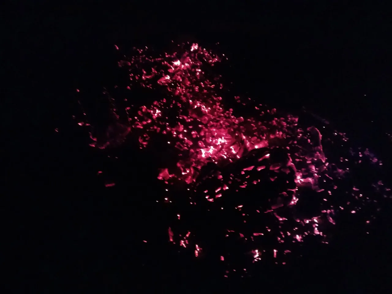 Took pictures of my bonfire, looked a lot like some CEV I had a while ago on a lowish dose