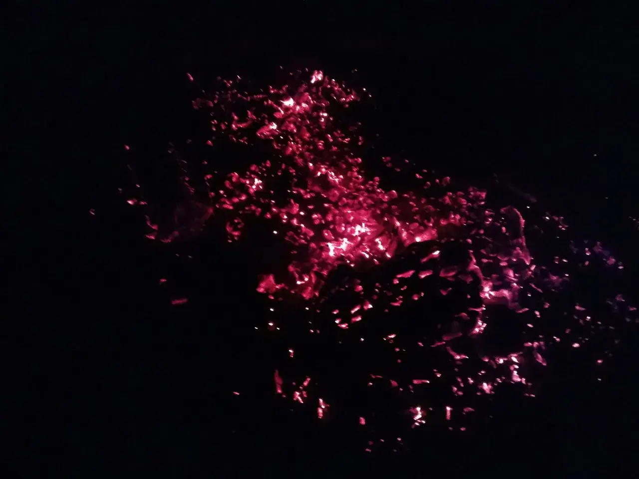 Took pictures of my bonfire, looked a lot like some CEV I had a while ago on a lowish dose