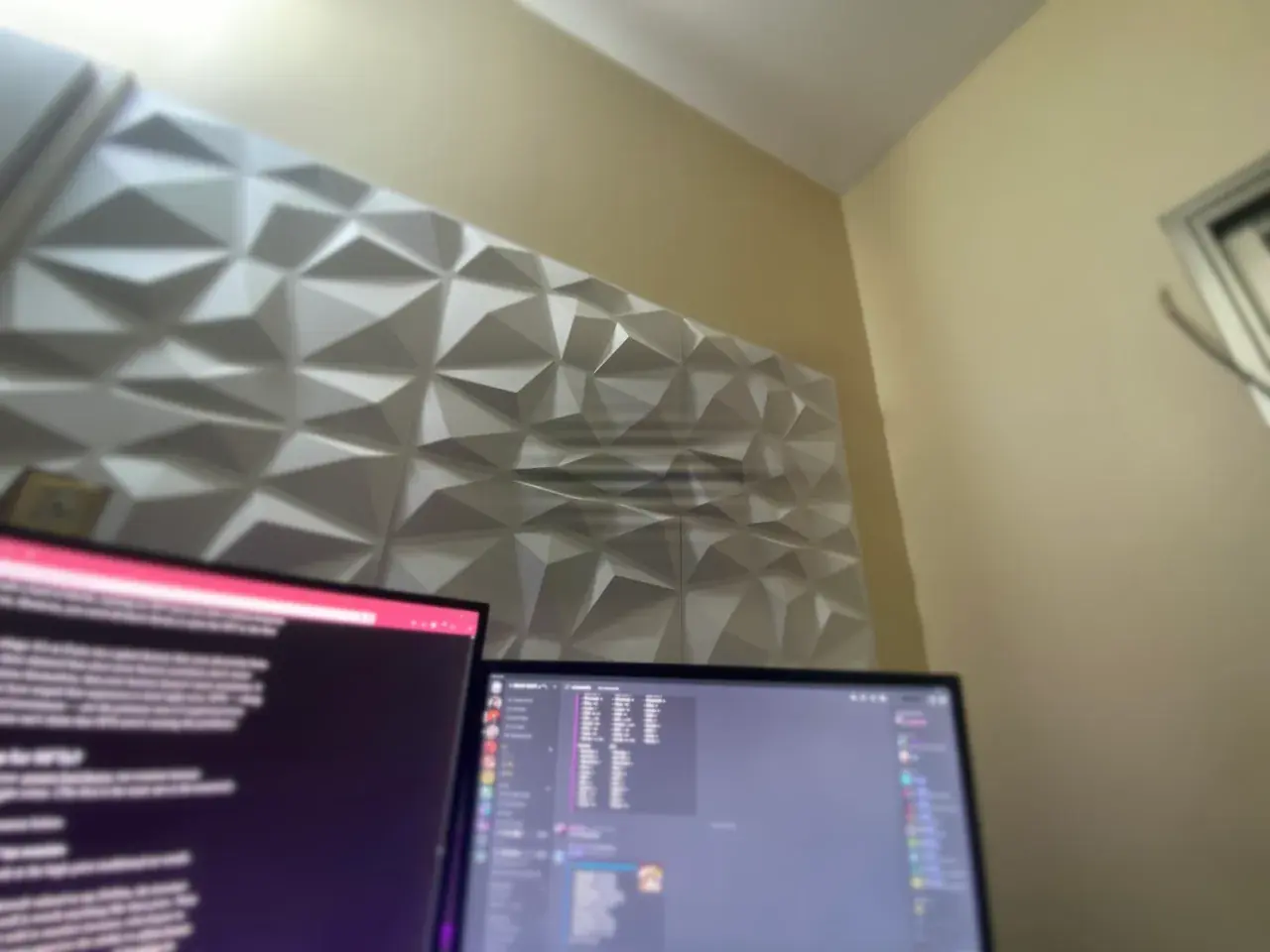The blurry streaks after reading a long article (zoom in)