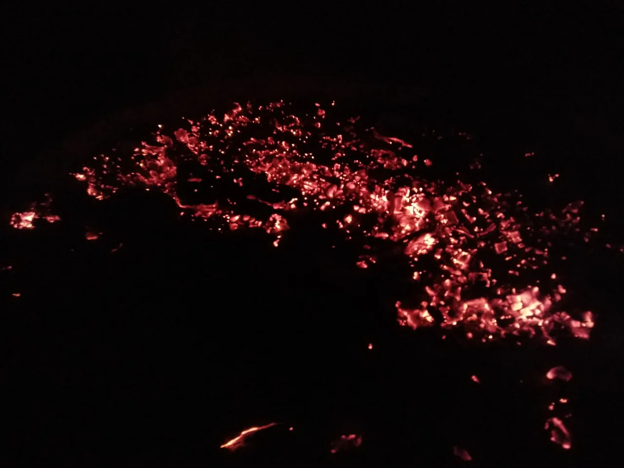 Took pictures of my bonfire, looked a lot like some CEV I had a while ago on a lowish dose
