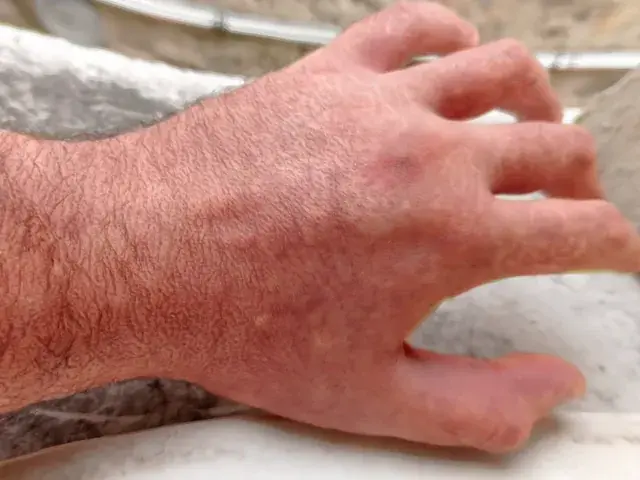 Subtle visuals on a hand