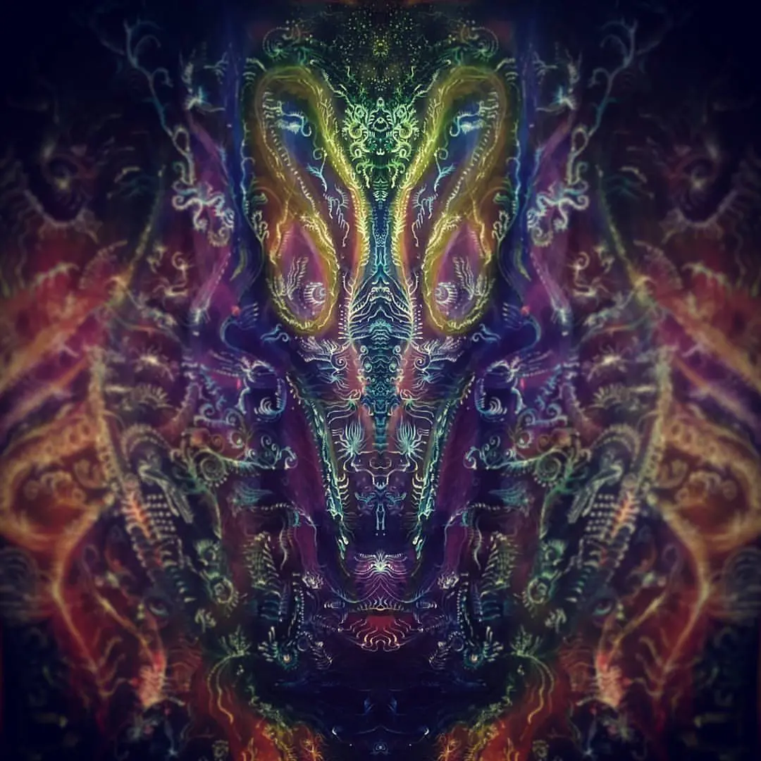 Closed eye vision of DMT Entity experienced in 1999. [OC, 2016] Handpainted, digitally mirrored and filtered.