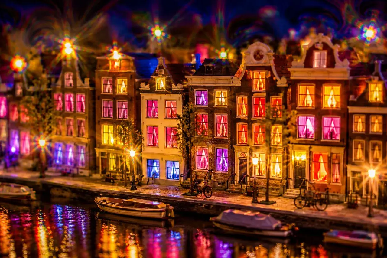 Shrooms kicking in, in Amsterdam