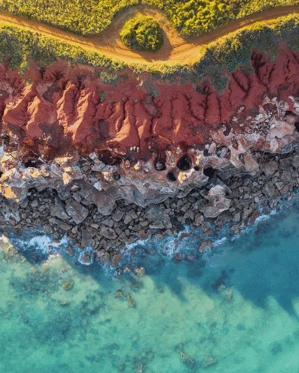 [Visual] Wavy beach from above