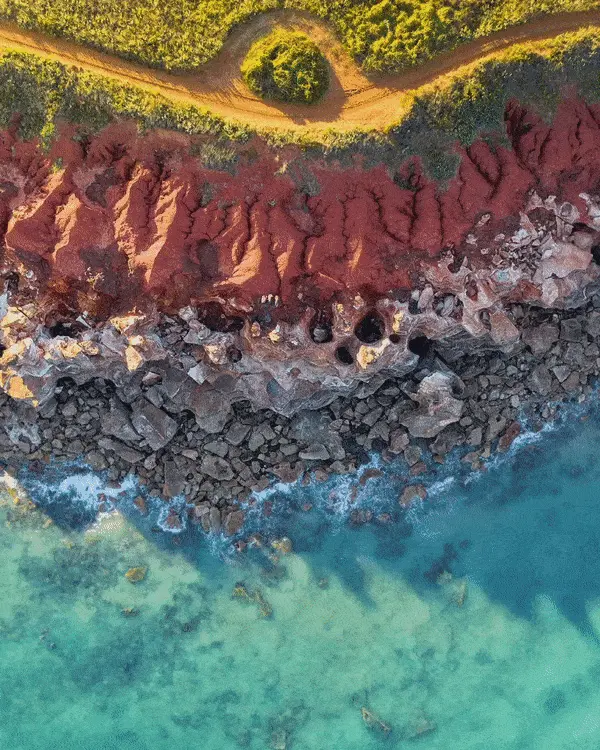 [Visual] Wavy beach from above