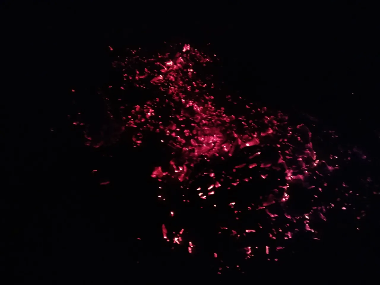 Took pictures of my bonfire, looked a lot like some CEV I had a while ago on a lowish dose